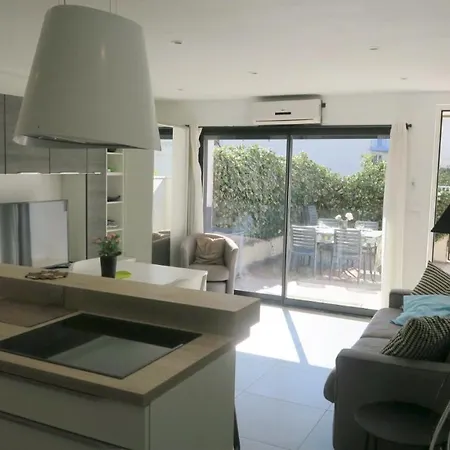 Sol-y-days California, Superbe Renove En Rdc Avec Parking, Belle Terrasse Ombragee, A 200m De La Apartmán Le Grau-du-Roi